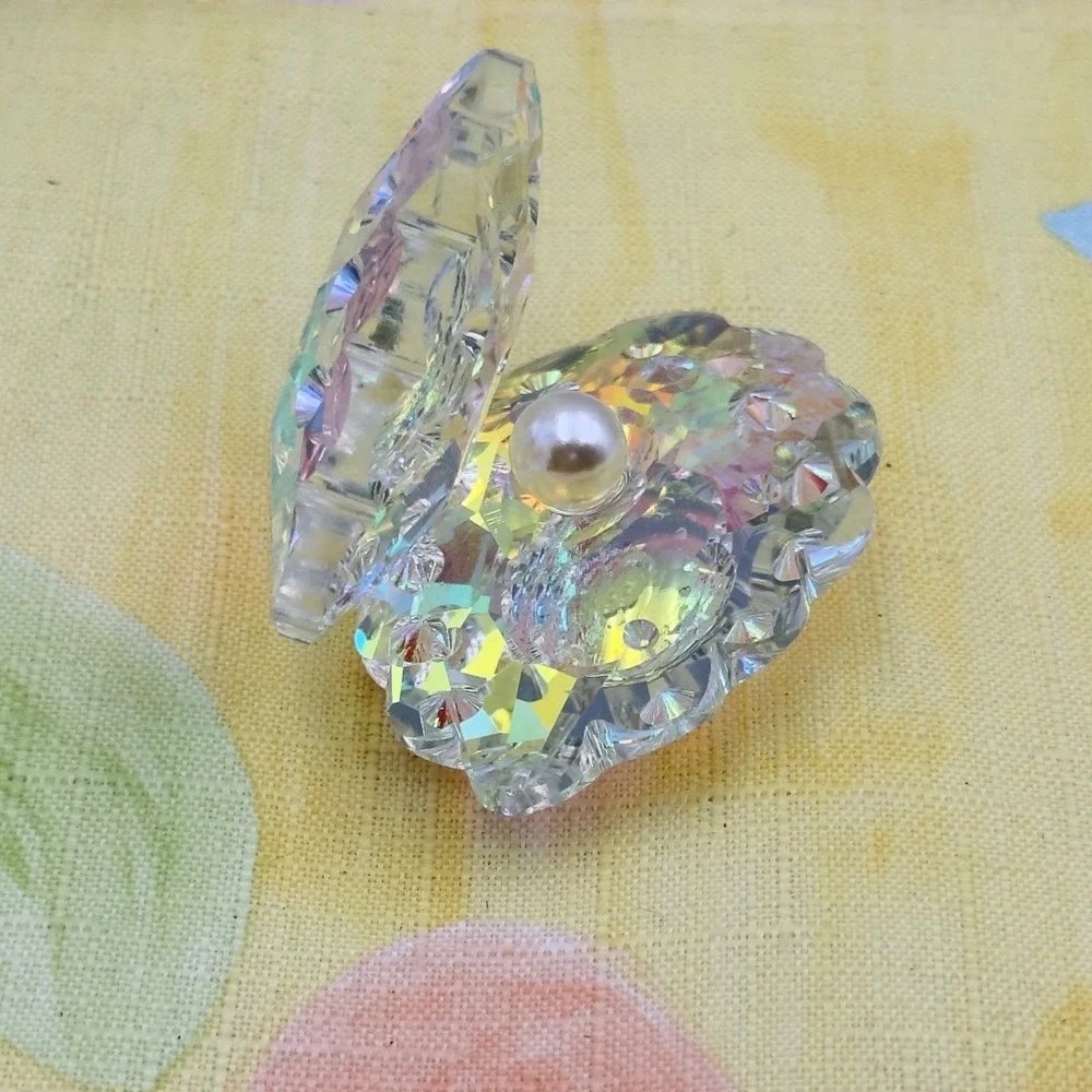 Crystal Clam Shell Figurine Iridescent Aurora Borealis Pearl Small Decor Trinket